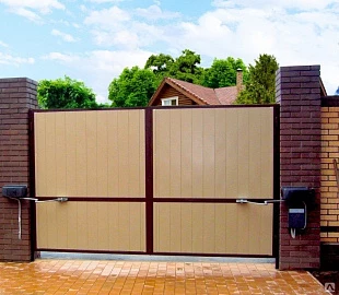 Уличные распашные ворота DoorHan под дерево, 2600х2000